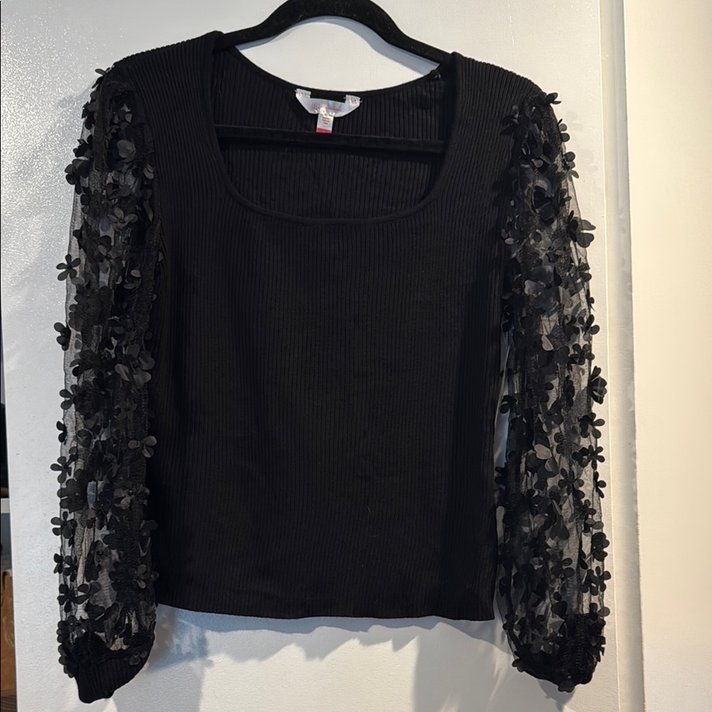 Black Floral Sleeve Top